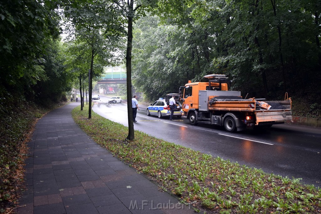 VU Frontal Koeln Hoehenhaus Berlinerstr vor Leuchterstr P65.JPG - Miklos Laubert